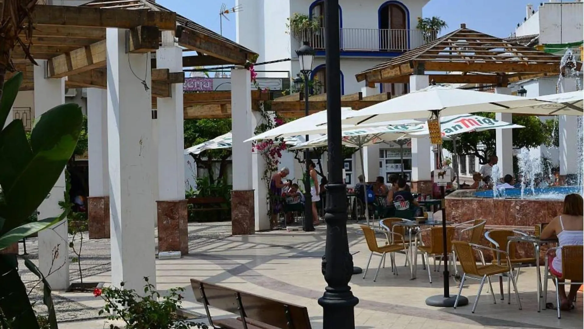 Estudio Jimena Calahonda En El Centro De Nerja contacts